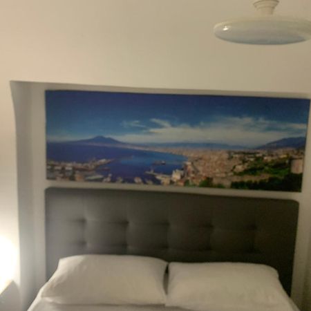 Viky House Chiaja 1 Apartment เนเปิลส์ ภายนอก รูปภาพ
