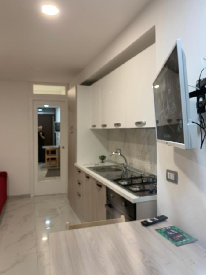Viky House Chiaja 1 Apartment เนเปิลส์ ภายนอก รูปภาพ
