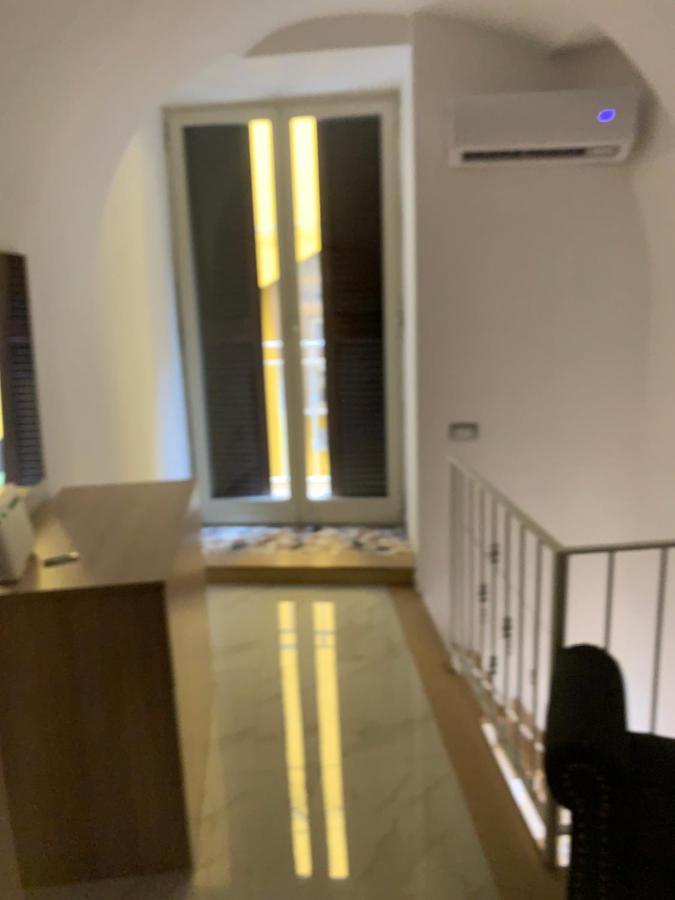 Viky House Chiaja 1 Apartment เนเปิลส์ ภายนอก รูปภาพ