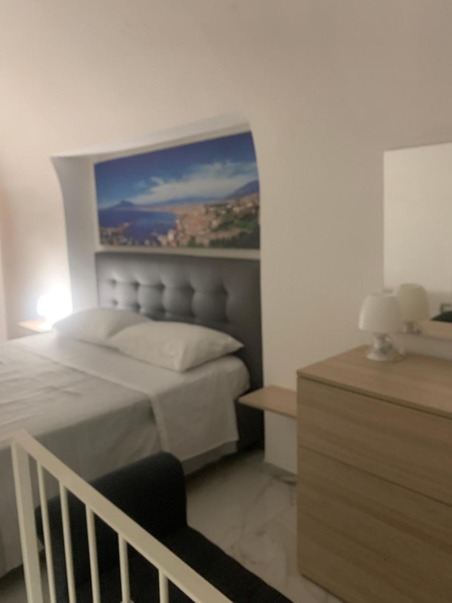 Viky House Chiaja 1 Apartment เนเปิลส์ ภายนอก รูปภาพ